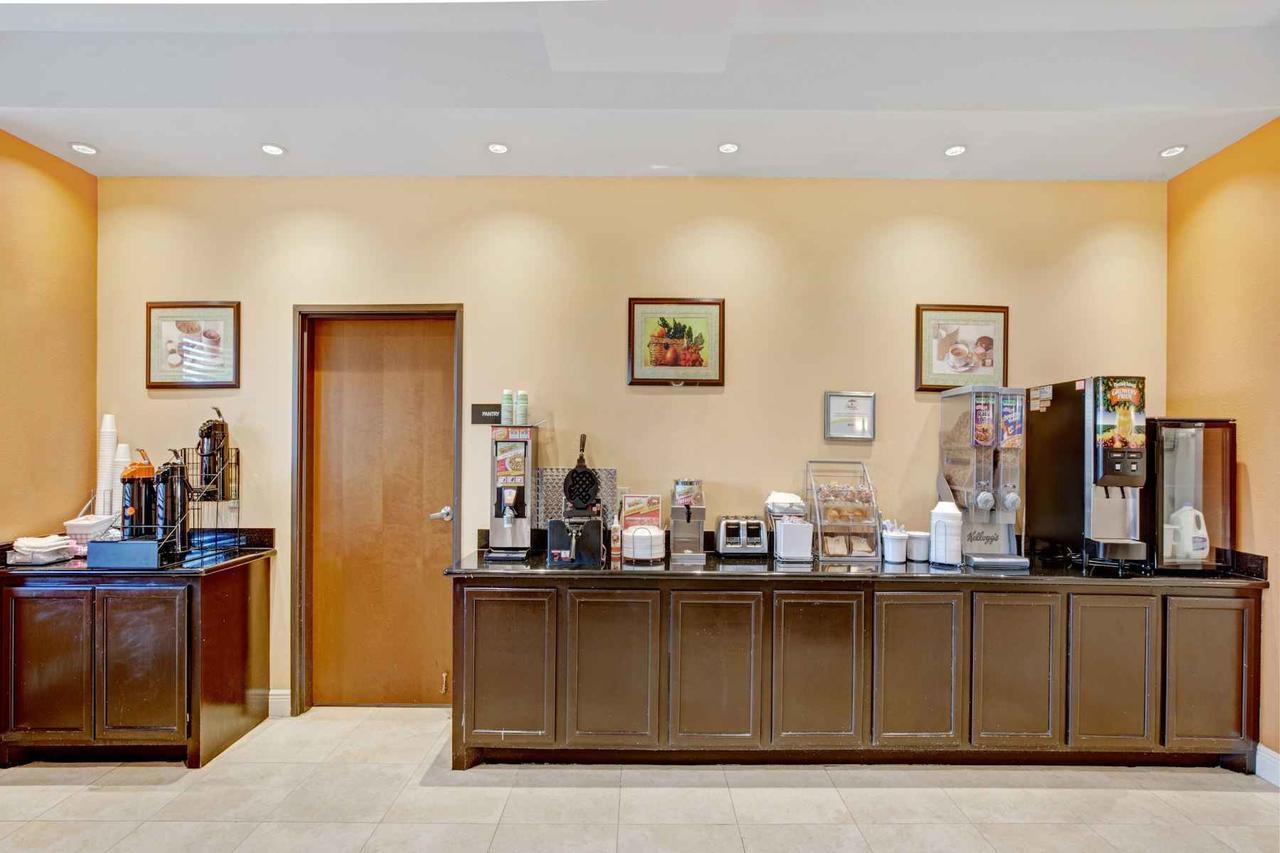 Super 8 By Wyndham Laporte La Porte Kültér fotó